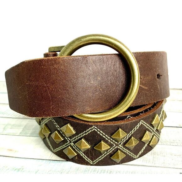 GUESS BROWN STUDDED GENUINE LEATHER HOOK BUCKLE CASUAL WOMEN'S BELT M/L/34 (R24 - Picture 1 of 9